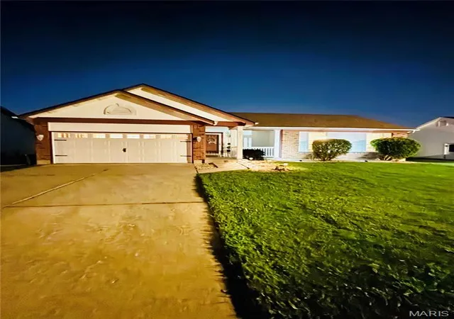 2nd image of 441 Slusser Ln, Florissant, MO 63031 | MLS# MIS26042443