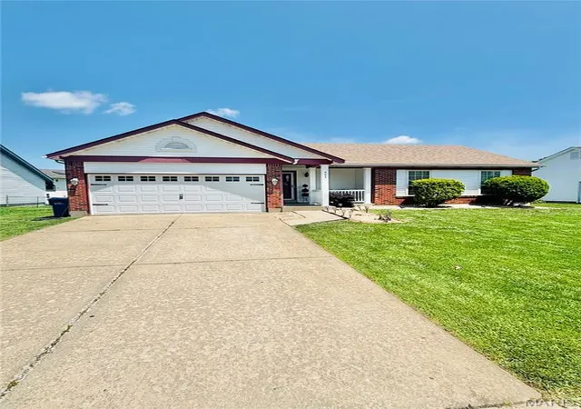 5th image of 441 Slusser Ln, Florissant, MO 63031 | MLS# MIS26042443