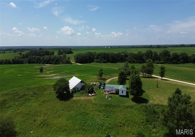 Homes for sale in La Belle, MO | 26788 105Th Ave, La Belle, MO 63447 | MLS# MIS26042445