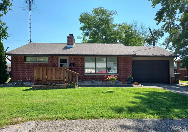 Photo 1 of Sale Pending at 606 N Hena St, Greenville, IL 62246 | MLS# MIS26042447 | Listing updated on 2026-08-18