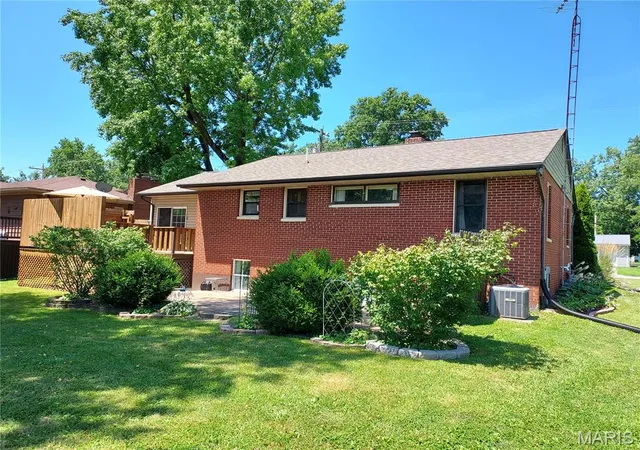 Photo 2 of Sale Pending at 606 N Hena St, Greenville, IL 62246 | MLS# MIS26042447 | Listing updated on 2026-08-18