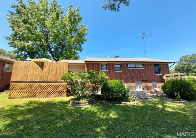 Photo 2 of Sale Pending at 606 N Hena St, Greenville, IL 62246 | MLS# MIS26042447 | Listing updated on 2026-08-18