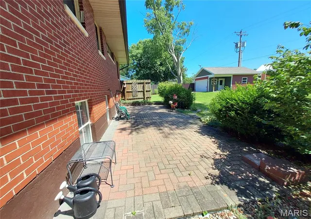Photo 4 of Sale Pending at 606 N Hena St, Greenville, IL 62246 | MLS# MIS26042447 | Listing updated on 2026-08-18