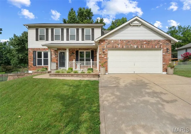 Photo 2 of Sale Pending at 4855 Mehlbrook Dr, Saint Louis, MO 63129 | MLS# MIS26042454 | Listing updated on 2026-08-24