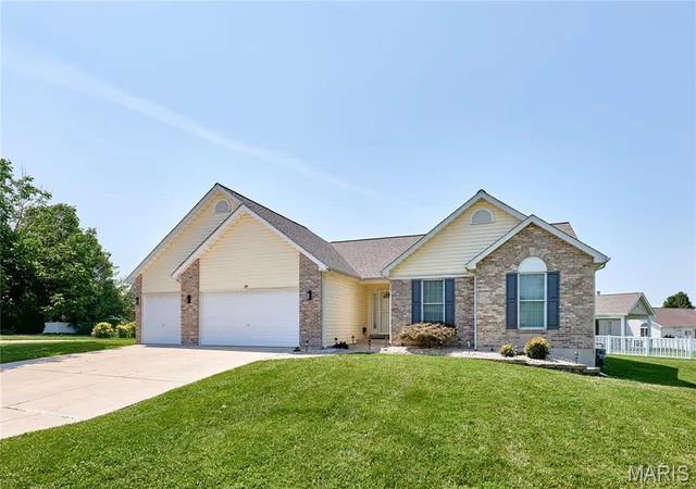 1st image of 28 Jacobs Ct W, Saint Peters, MO 63376 | MLS# MIS26042460