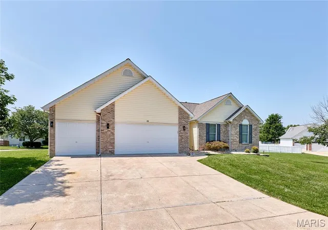 3rd image of 28 Jacobs Ct W, Saint Peters, MO 63376 | MLS# MIS26042460