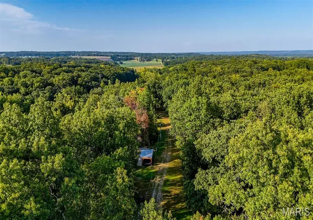 Homes for sale in Winfield, MO | 145 Eagle Ridge Ln, Winfield, MO 63389 | MLS# MIS26042461