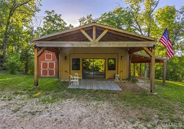 Homes for sale in Winfield, MO | 145 Eagle Ridge Ln, Winfield, MO 63389 | MLS# MIS26042461
