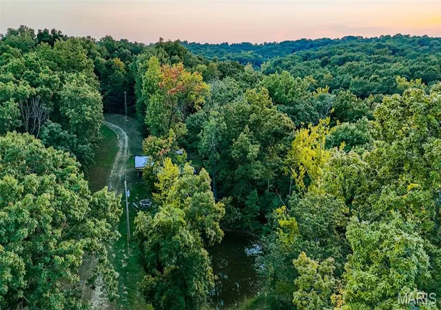 Homes for sale in Winfield, MO | 145 Eagle Ridge Ln, Winfield, MO 63389 | MLS# MIS26042461