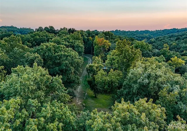 Homes for sale in Winfield, MO | 145 Eagle Ridge Ln, Winfield, MO 63389 | MLS# MIS26042461