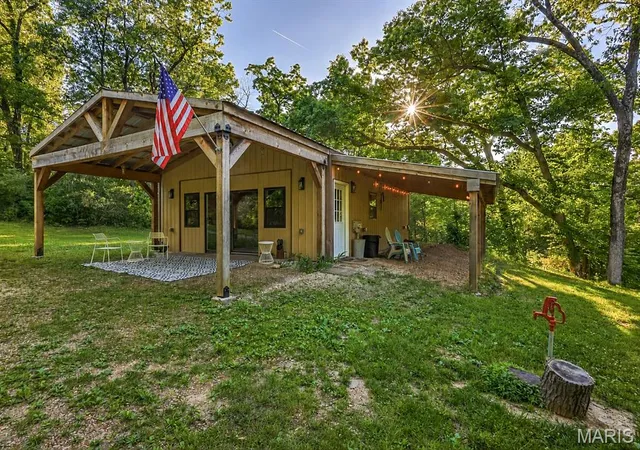 Homes for sale in Winfield, MO | 145 Eagle Ridge Ln, Winfield, MO 63389 | MLS# MIS26042461