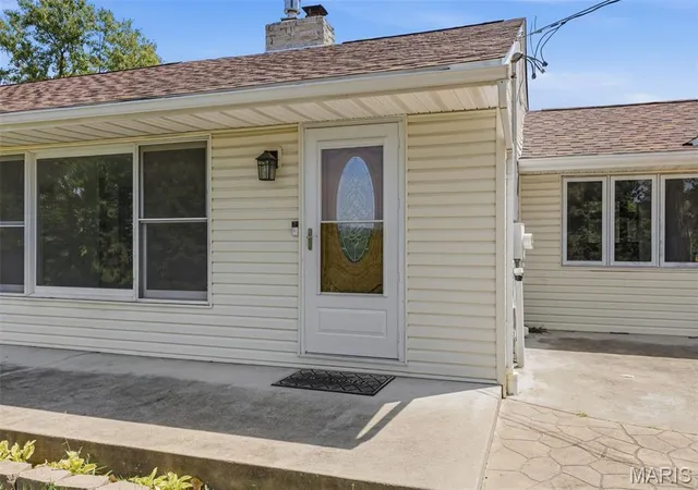 Photo 3 of Sale Pending at 1222 Scenic Dr, Herculaneum, MO 63048 | MLS# MIS26042464 | Listing updated on 2026-08-26