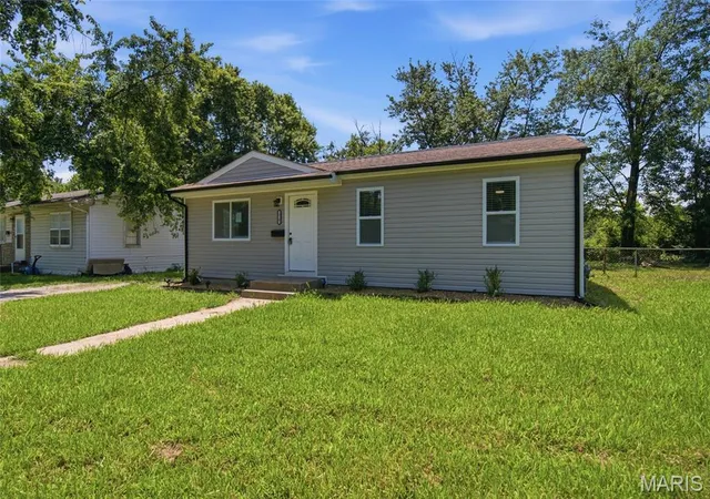 Homes for sale in Cahokia, IL | 16 School St, Cahokia, IL 62206 | MLS# MIS26042468