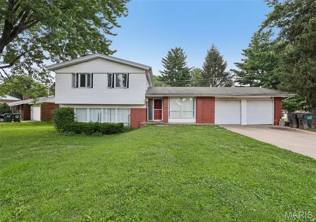 Homes for sale in Fairview Heights, IL | 100 Bountiful Dr, Fairview Heights, IL 62208 | MLS# MIS26042473