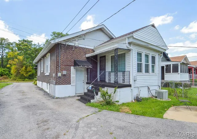 Homes for sale in East St Louis, IL | 510 N 29Th St, East St Louis, IL 62205 | MLS# MIS26042479