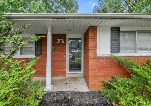 Photo 3 of Single family home for sale at 1835 Westridge Dr, Cape Girardeau, MO 63701 | MLS# MIS26042487 | Listing updated on 2026-09-21