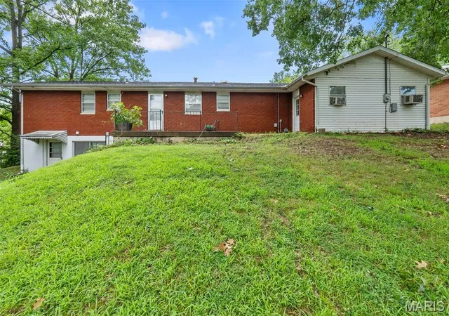 Photo 3 of Single family home for sale at 1835 Westridge Dr, Cape Girardeau, MO 63701 | MLS# MIS26042487 | Listing updated on 2026-09-21