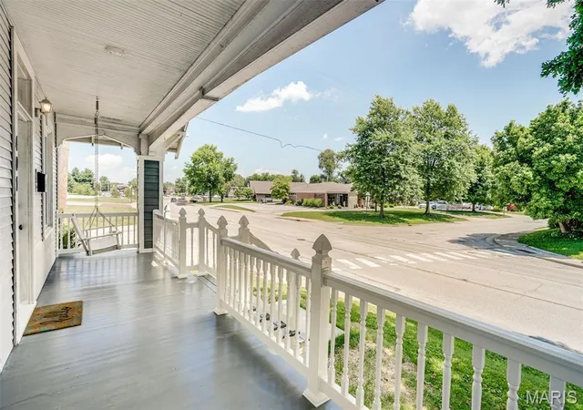 Homes for sale in Edwardsville, IL | 401 Plum St, Edwardsville, IL 62025 | MLS# MIS26042509
