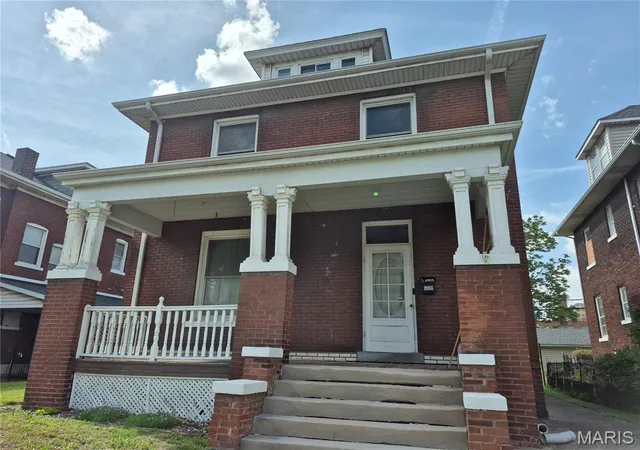 Homes for sale in Granite City, IL | 2057 Cleveland Blvd, Granite City, IL 62040 | MLS# MIS26042513