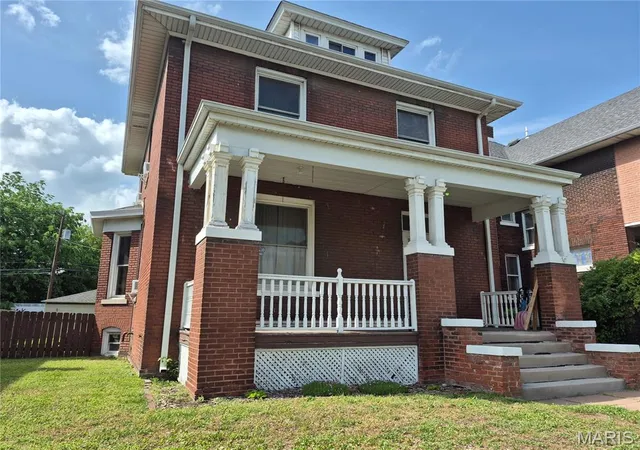 Homes for sale in Granite City, IL | 2057 Cleveland Blvd, Granite City, IL 62040 | MLS# MIS26042513