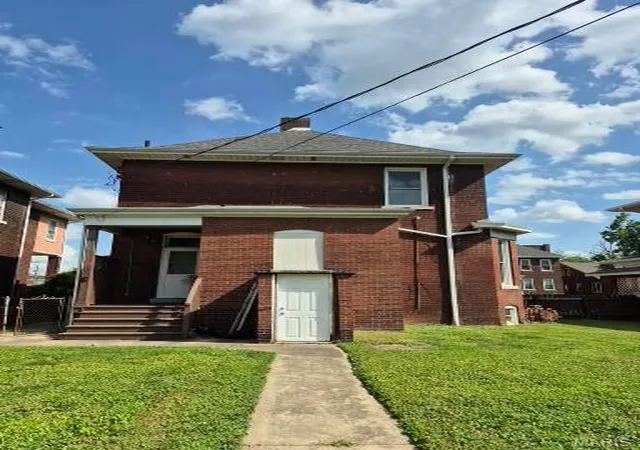 Homes for sale in Granite City, IL | 2057 Cleveland Blvd, Granite City, IL 62040 | MLS# MIS26042513