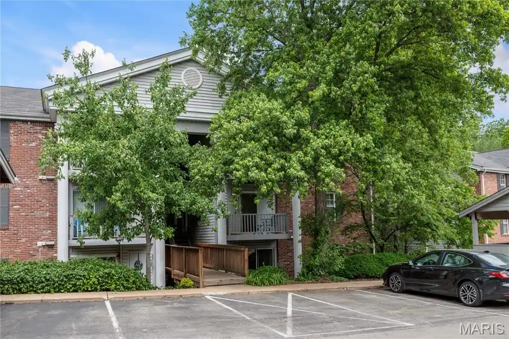 Listing Photo 2 - Condo for sale in 7611 Triwoods Dr located at 7611 Triwoods Dr, Shrewsbury, MO 63119 - Unit 7611 Triwoods Dr