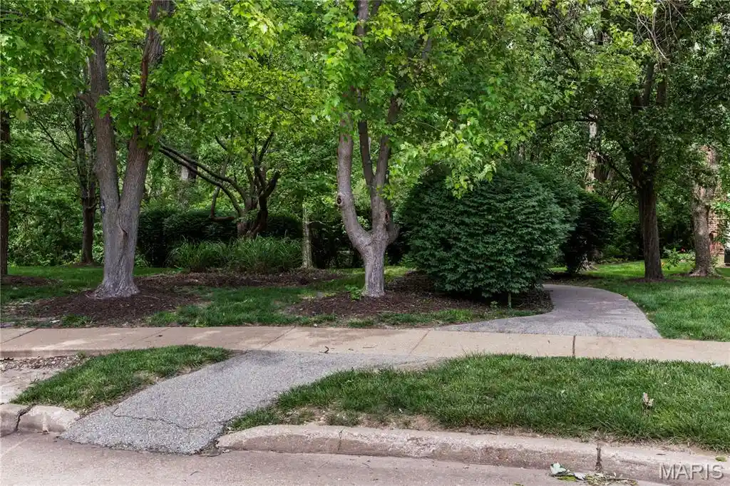 Listing Photo 34 - Condo for sale in 7611 Triwoods Dr located at 7611 Triwoods Dr, Shrewsbury, MO 63119 - Unit 7611 Triwoods Dr