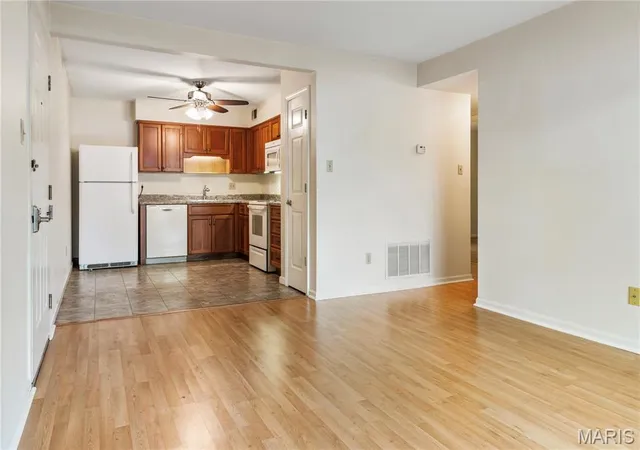Photo 3 of Condo for sale at 7611 Triwoods Dr #D, Shrewsbury, MO 63119 | MLS# MIS26042519 | Listing updated on 2026-08-13