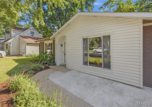 Homes for sale in Washington, MO | 517 E 11Th St, Washington, MO 63090 | MLS# MIS26042522