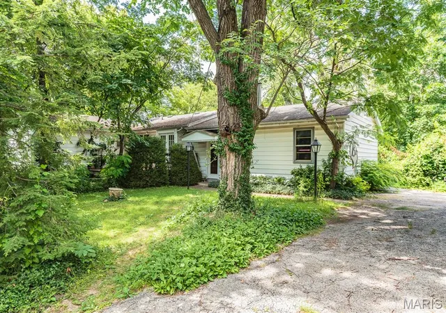 Photo 1 of Single family home for sale at 13204 Tablerock Dr, St Louis, MO 63122 | MLS# MIS26042527 | Listing updated on 2026-10-19