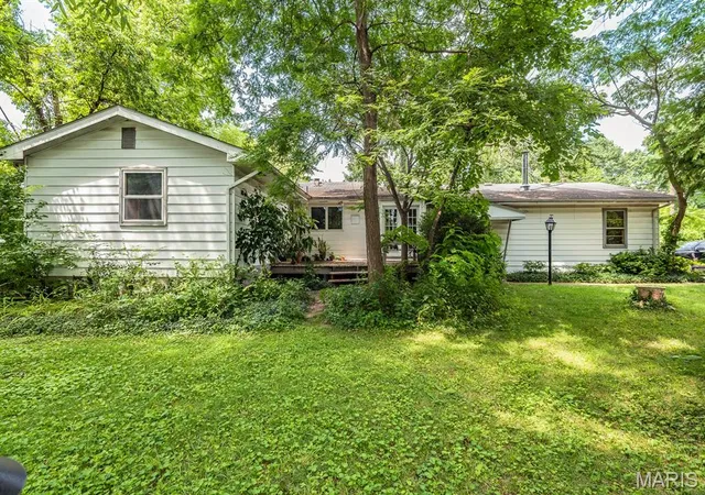Photo 3 of Single family home for sale at 13204 Tablerock Dr, St Louis, MO 63122 | MLS# MIS26042527 | Listing updated on 2026-10-19