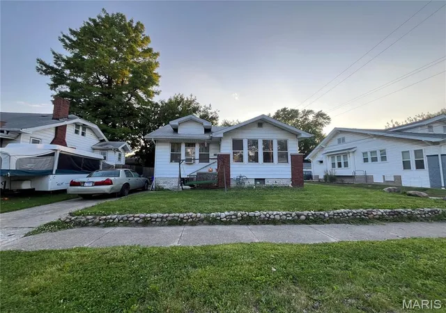 Photo 3 of Single family home for sale at 231 S 19 St, Decatur, IL 62521 | MLS# MIS26042536 | Listing updated on 2026-09-23