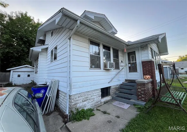 Homes for sale in Decatur, IL | 231 S 19 St, Decatur, IL 62521 | MLS# MIS26042536