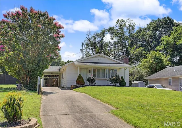 Homes for sale in Cape Girardeau, MO | 636 Whitelaw Ave, Cape Girardeau, MO 63701 | MLS# MIS26042537