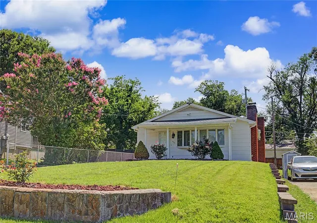 Homes for sale in Cape Girardeau, MO | 636 Whitelaw Ave, Cape Girardeau, MO 63701 | MLS# MIS26042537