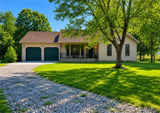 Homes for sale in Lebanon, MO | 31050 Oak Ridge Dr, Lebanon, MO 65536 | MLS# MIS26042553