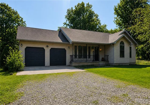 Homes for sale in Lebanon, MO | 31050 Oak Ridge Dr, Lebanon, MO 65536 | MLS# MIS26042553