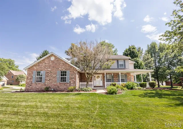 Homes for sale in Belleville, IL | 310 Meadowlark Ln, Belleville, IL 62220 | MLS# MIS26042559