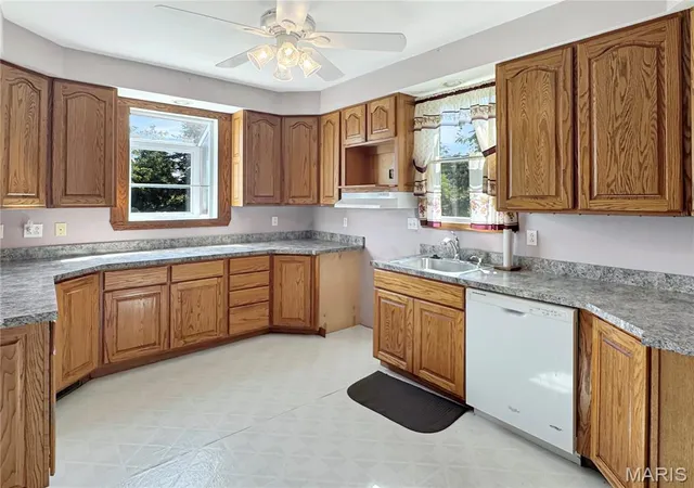 3rd image of 305 E Main St, Washington, MO 63090 | MLS# MIS26042562