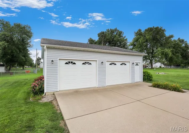 Homes for sale in Fredericktown, MO | 411 Parkin St, Fredericktown, MO 63645 | MLS# MIS26042570
