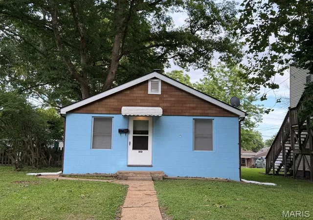 Homes for sale in Belleville, IL | 612 S 21st St, Belleville, IL 62226 | MLS# MIS26042574