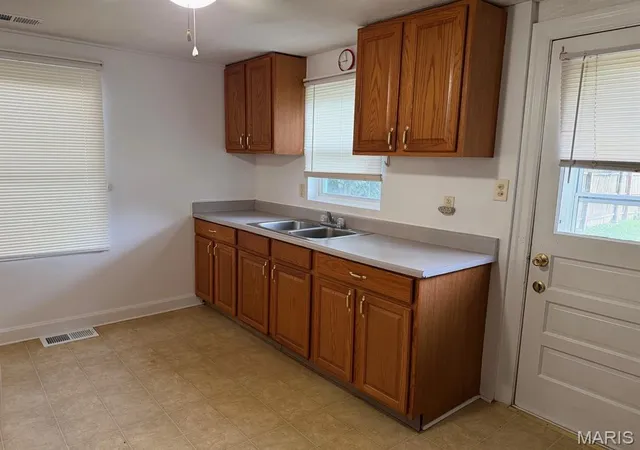 Homes for sale in Belleville, IL | 612 S 21st St, Belleville, IL 62226 | MLS# MIS26042574
