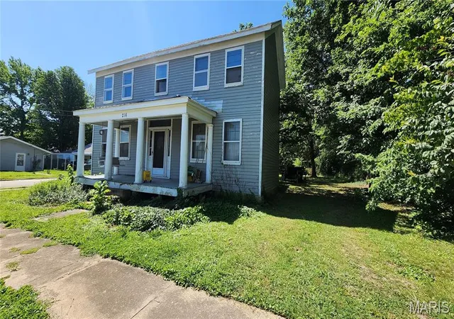 Photo 2 of Single family home for sale at 216 S Main St, Farmington, MO 63640 | MLS# MIS26042575 | Listing updated on 2026-09-04