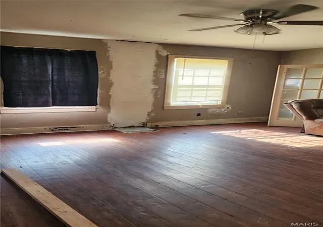 Photo 4 of Single family home for sale at 216 S Main St, Farmington, MO 63640 | MLS# MIS26042575 | Listing updated on 2026-09-04