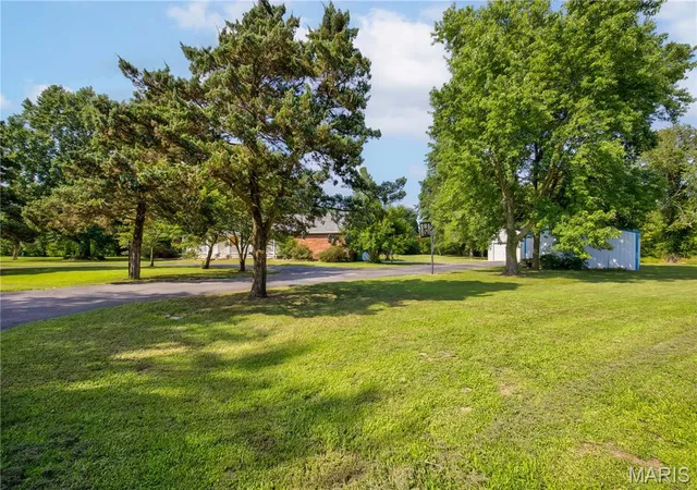 3rd image of 40 Alesia Dr, East Prairie, MO 63845 | MLS# MIS26042599