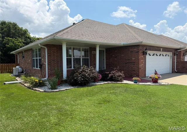 Homes for sale in Lebanon, MO | 1316 Dara Dr, Lebanon, MO 65536 | MLS# MIS26042600