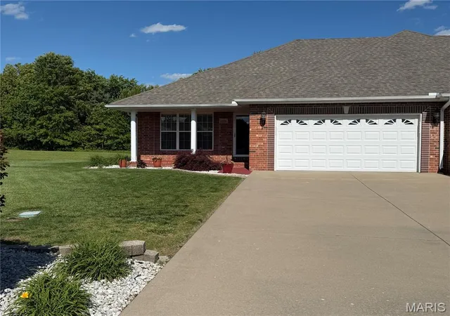 Homes for sale in Lebanon, MO | 1316 Dara Dr, Lebanon, MO 65536 | MLS# MIS26042600