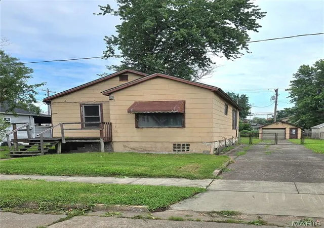 Homes for sale in Granite City, IL | 2327 E 25th St, Granite City, IL 62040 | MLS# MIS26042618