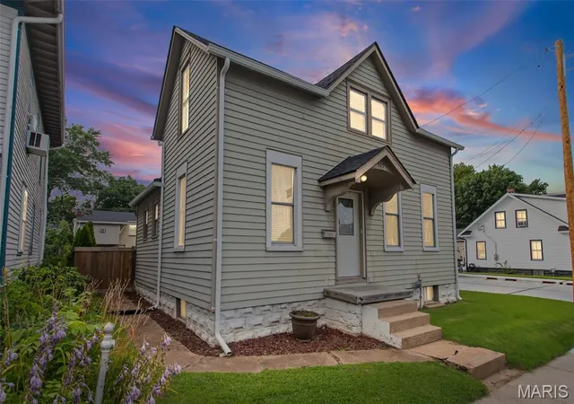 1st image of 329 Houston St, Saint Charles, MO 63301 | MLS# MIS26042619