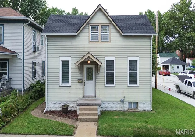 2nd image of 329 Houston St, Saint Charles, MO 63301 | MLS# MIS26042619